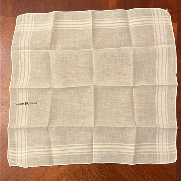 Vintage ‘M’ or ‘W’ Monogrammed handkerchief - Picture 3 of 4